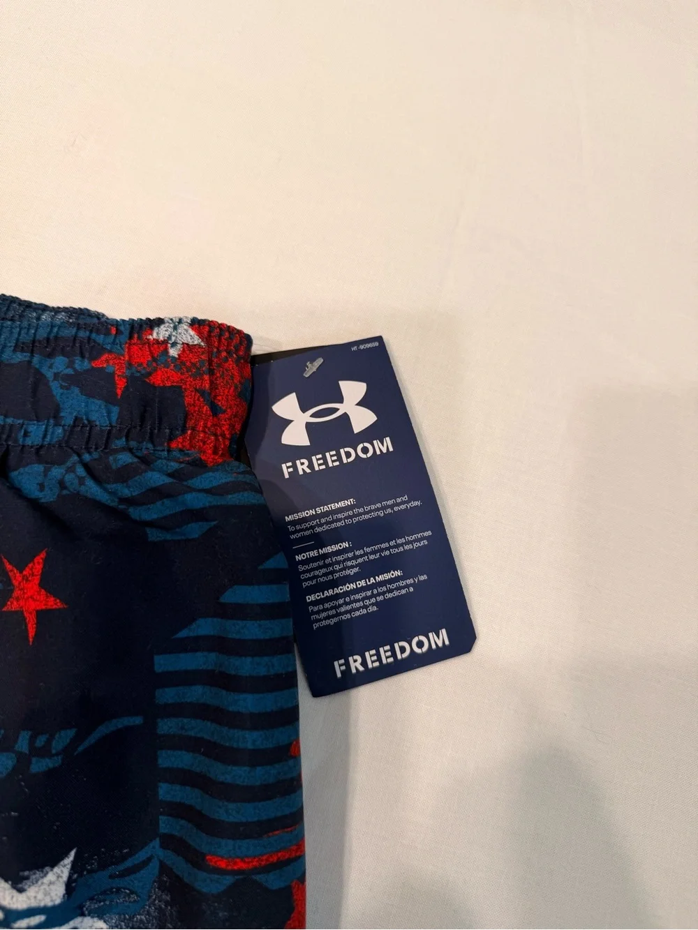Hurley Blue Camo Swim Shorts with Red Star Accents NWT Size Medium Retail $40